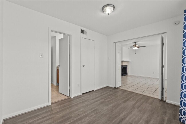 Building Photo - 3506 Cove View Blvd
