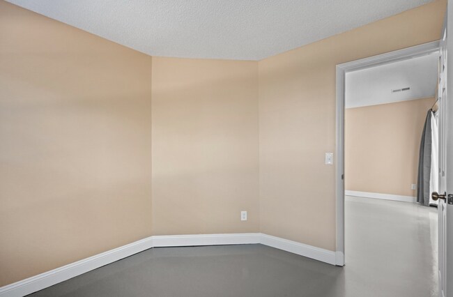 Building Photo - 1160 Shipyard Blvd