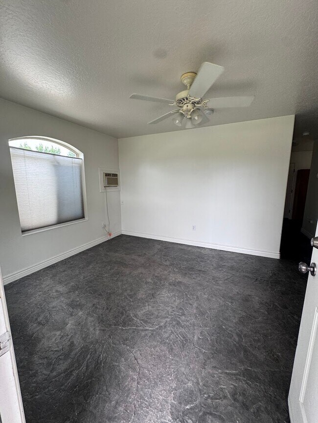 Building Photo - 357 S 2200 W