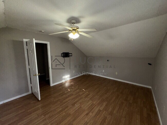 Building Photo - 102 Briarmeade Dr