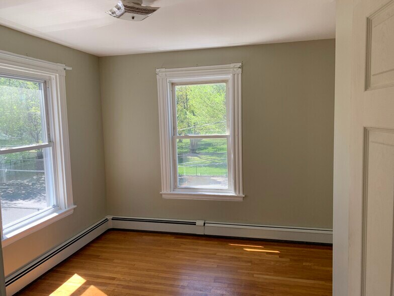 Building Photo - 7 High Street Pl