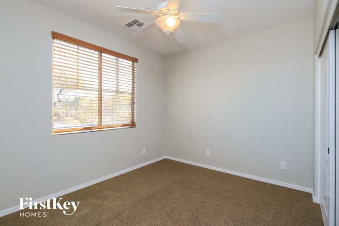 Building Photo - 32874 N Pebble Creek Dr