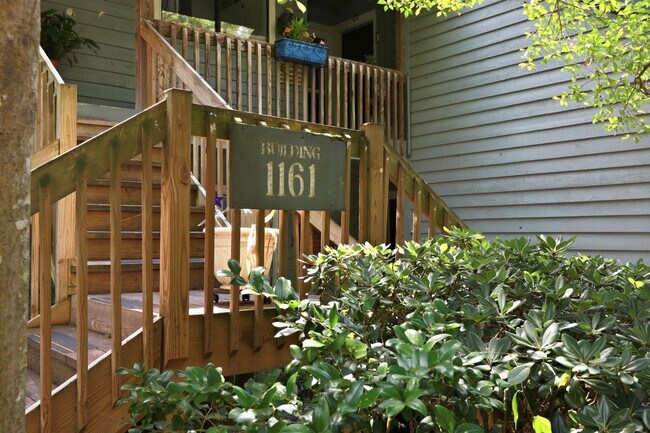 Building Photo - Spacious 2BR Condo in Desirable Snee Farm