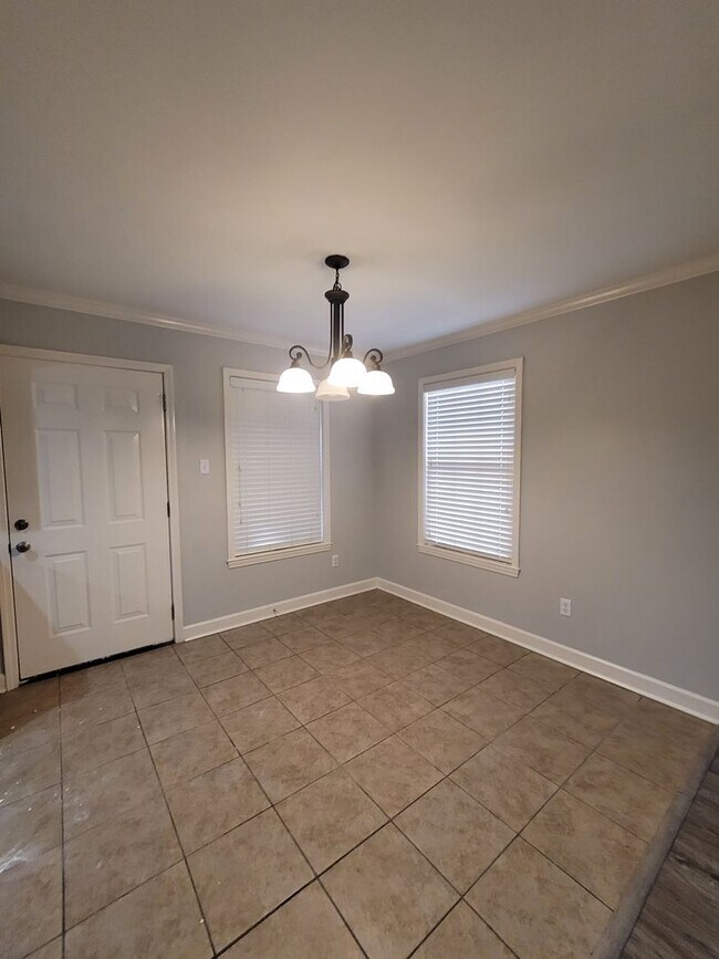 Building Photo - Home in Benton
