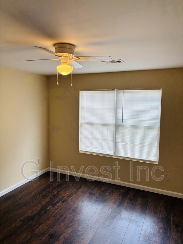 Building Photo - 4995 Upper Elm St