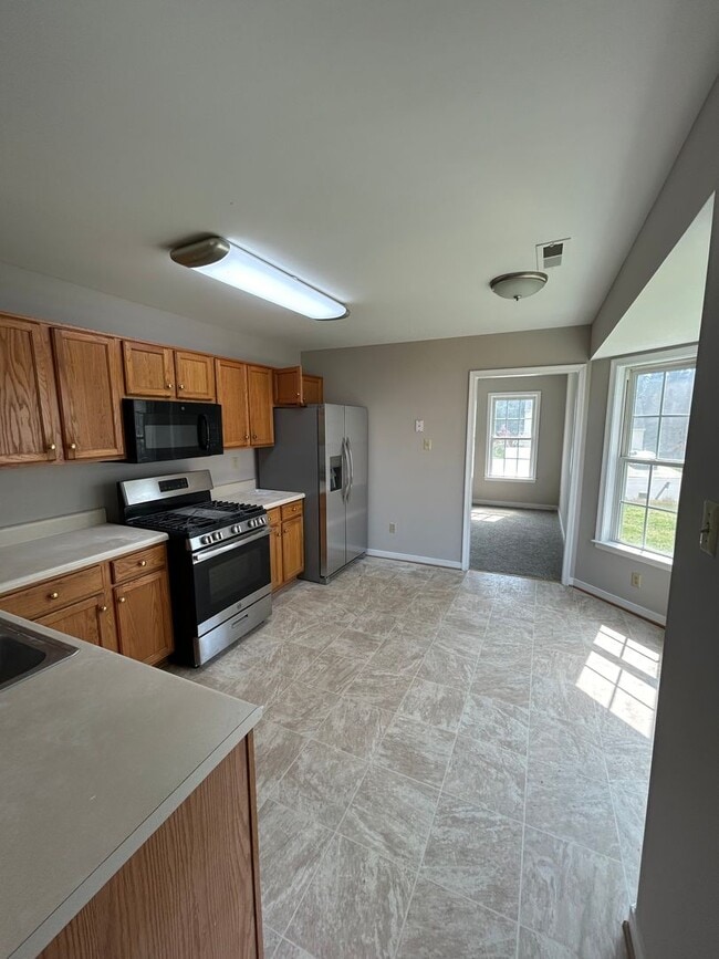 Building Photo - $2545- SPACIOUS 4 BEDROOM 2.5 BATH HOME IN GLEN ALLEN