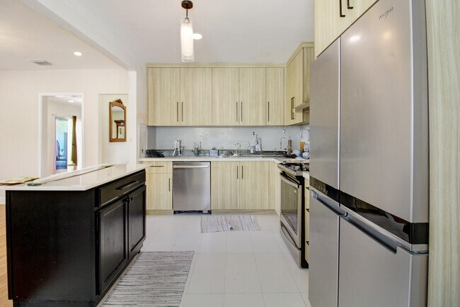 Building Photo - 1025 Hunting Lodge Dr