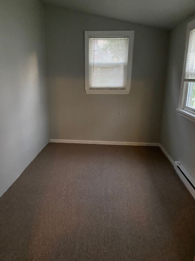 Building Photo - Student Rental next to WCU Campus | 3 Bed Single Family Home w/ Covered Front Porch, Yard & Basem...