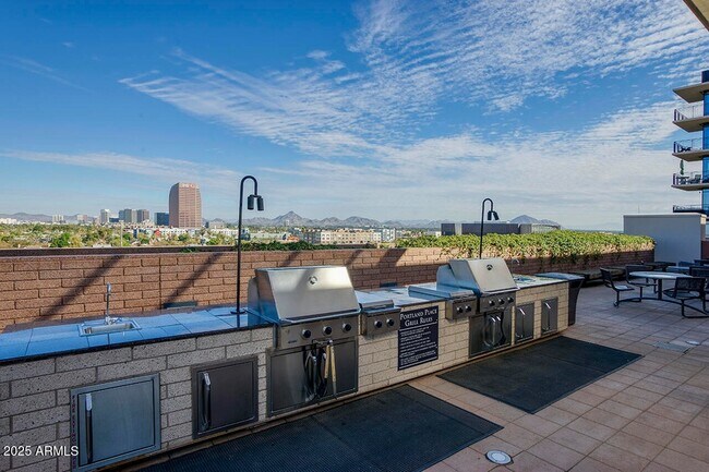 Building Photo - 208 W Portland St