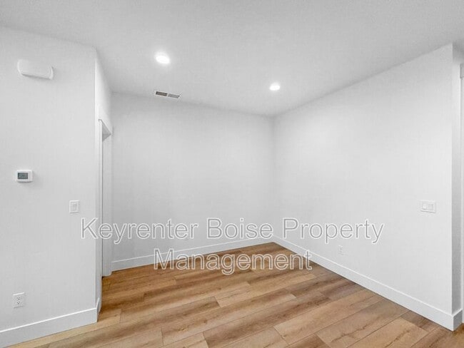 Building Photo - 280 S Filbert Ln