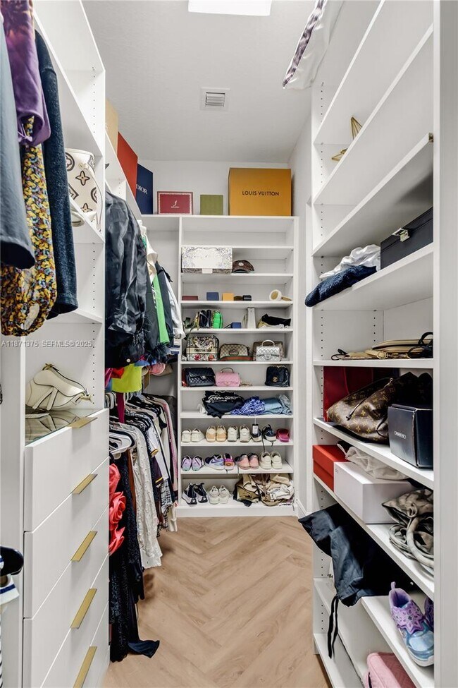 Building Photo - 5478 SW 189th Ave