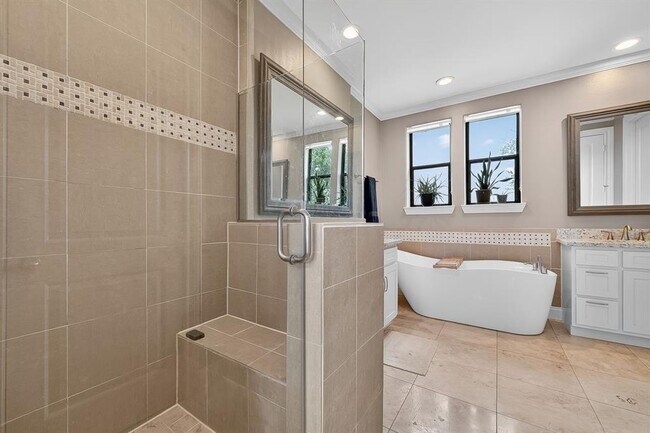 Building Photo - 8904 Lakeshore Bend Dr
