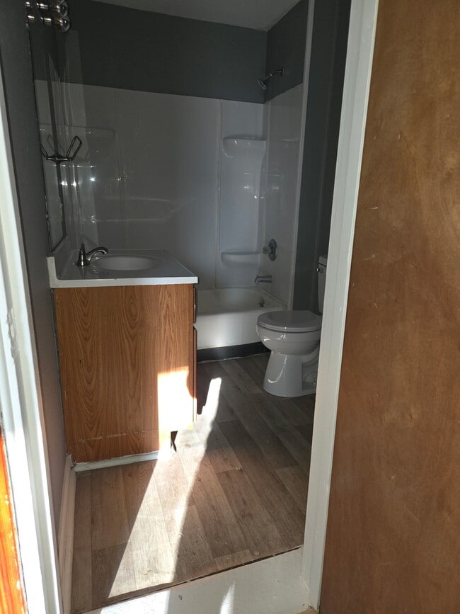 Building Photo - 812 W McClure Ave