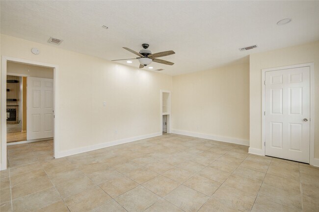 Building Photo - 5006 Westfield Village Dr