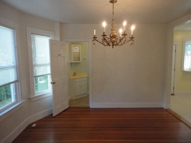 Building Photo - 39 E Bowery St