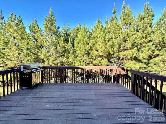 Building Photo - 1218 Clingman Dr