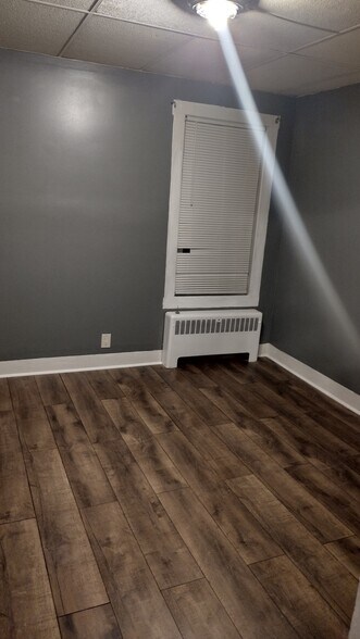 Primary Photo - 463 Linden St