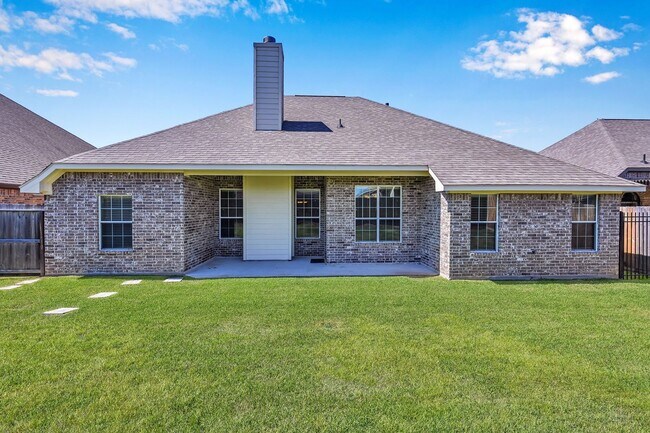 Building Photo - One story, and a 3-car garage!