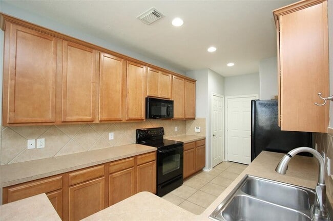 Building Photo - 51 Wickerdale Pl