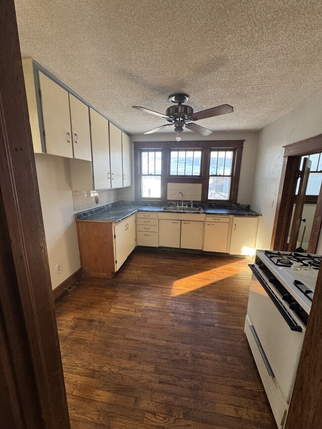 Building Photo - 1909 SW Lane St