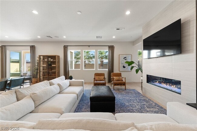 Building Photo - 10125 Sequoia Glen Ave