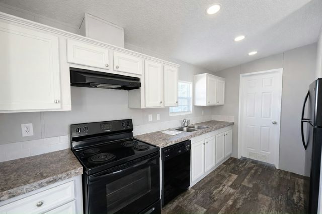 Building Photo - 1635 Sunburst Dr