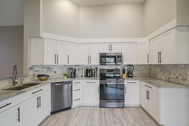 Building Photo - 13834 Geranium Pl