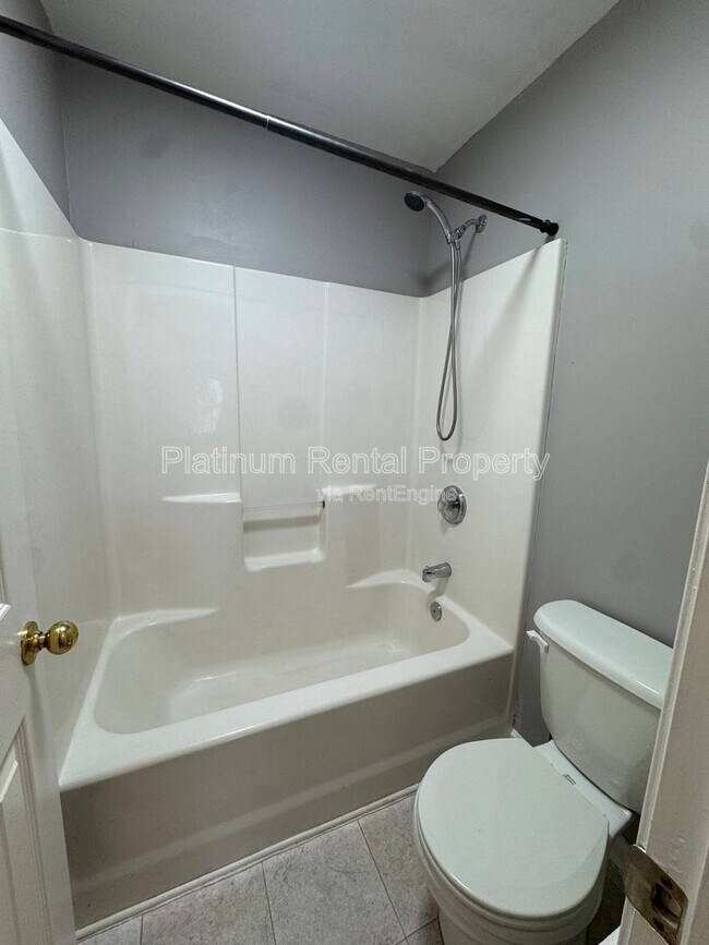 Building Photo - 231 Beckenham Ln