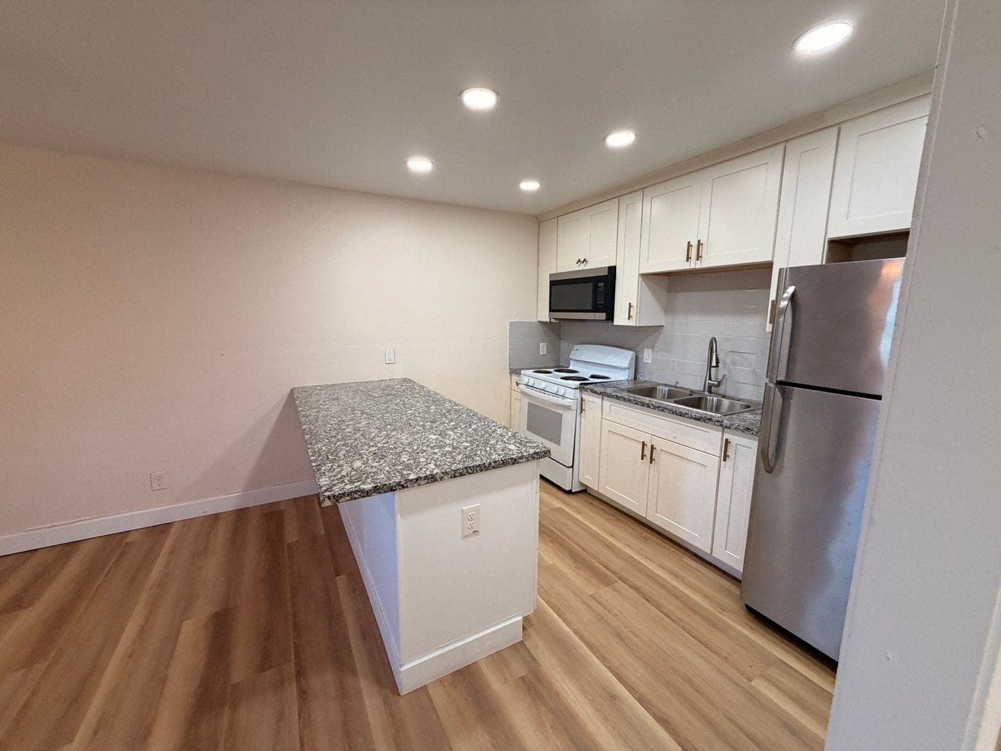 Building Photo - 2844 Rio Linda Blvd