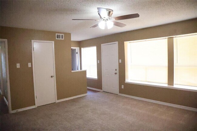Building Photo - 2307 Edgedale Dr