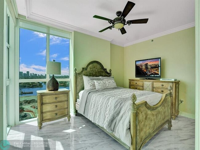 Building Photo - 101 S Fort Lauderdale Beach Blvd