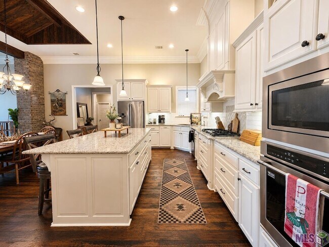 Building Photo - 41035 Talonwood Dr