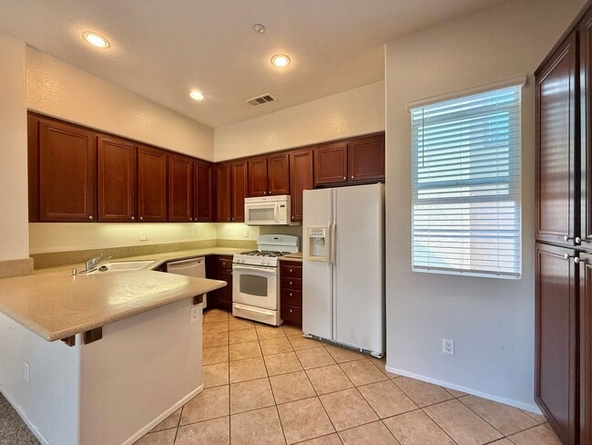 Building Photo - Two Bedroom Suite Townhome and Includes a Garage and Laundry!