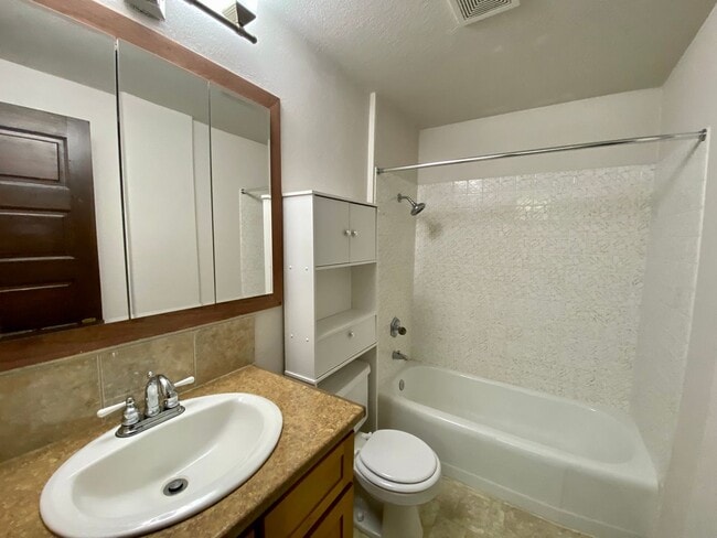 Building Photo - $2,200 - 4 Bed / 3 Bath Beautiful Home in ...