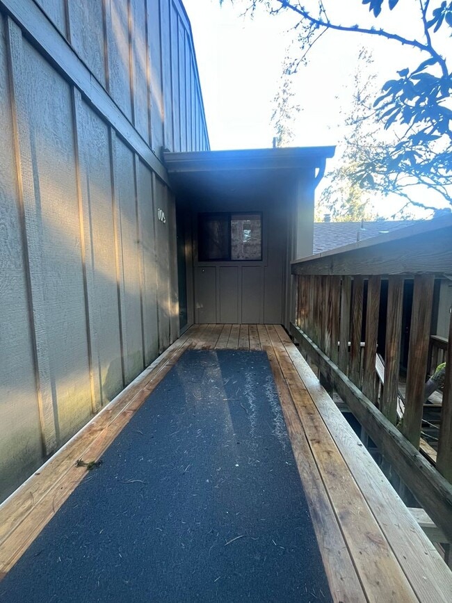 Building Photo - 2-Bedroom 2-Bathroom Condo POOL, HOT TUB and GYM included