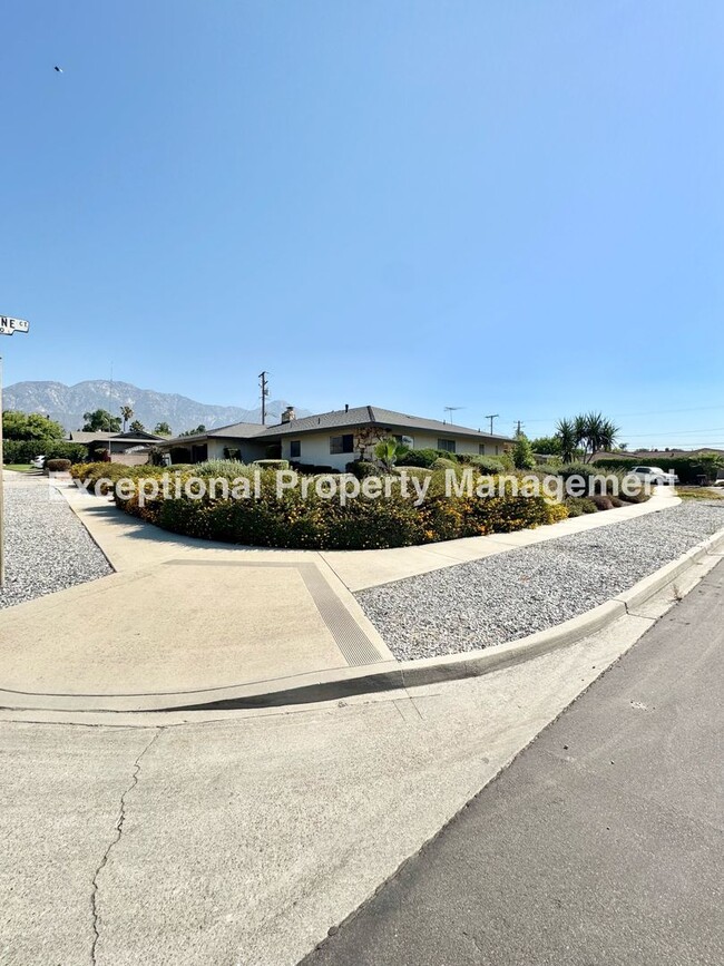 Building Photo - Ready to move in 4 bedroom 3 bath home