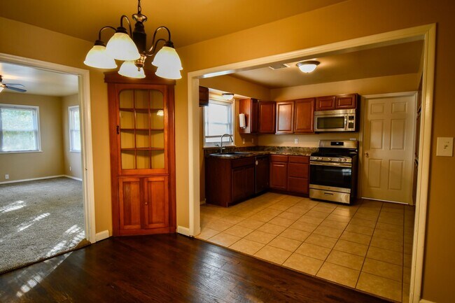 Building Photo - Beautifully Updated Brookside Home Near Ri...