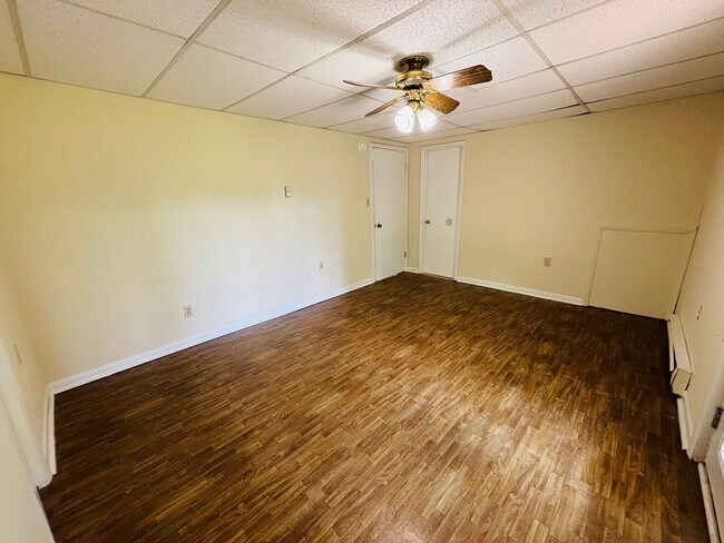 Building Photo - 208 Ardmore St