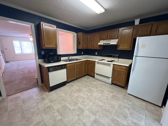 Building Photo - 2 Bedroom Townhouse