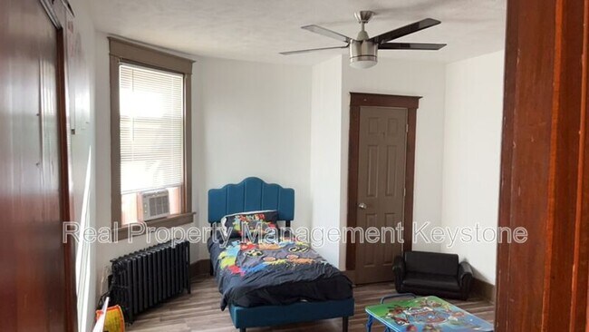 Building Photo - 1247 Chartiers Ave