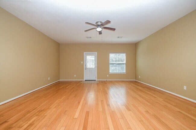 Building Photo - 402 New Hope Ln