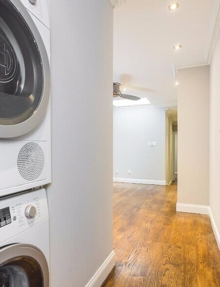 Building Photo - 437 W 53rd St