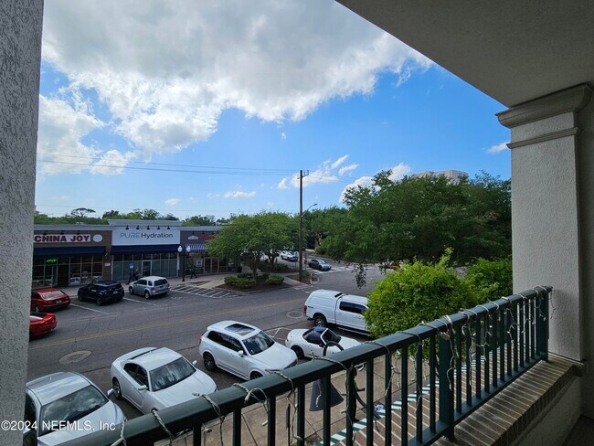 Building Photo - 1661 Riverside Ave