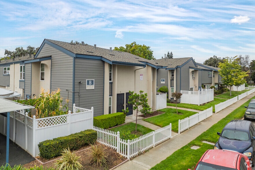Primary Photo - Trinity Townhomes