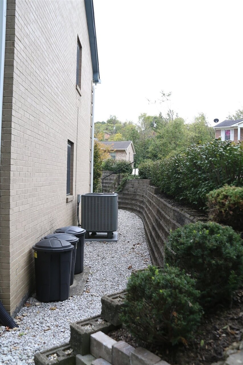 Building Photo - 41 Kyles Ln