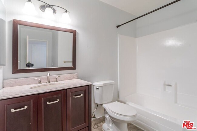 Building Photo - 14990 Victory Blvd