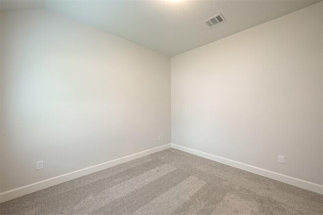 Building Photo - 213 McCrea Ct