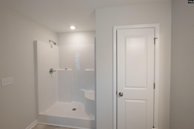 Building Photo - 643 Wooster Dr
