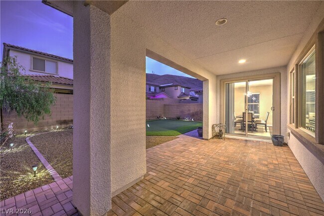 Building Photo - 3213 Molinos Dr
