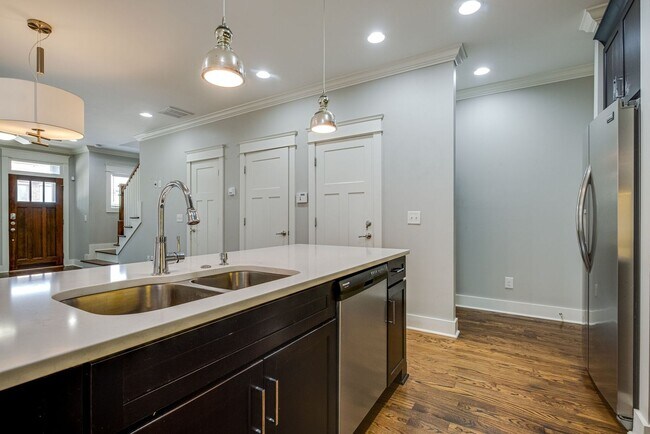 Building Photo - Beautiful build in Cleveland Park (Downtown Nashville)